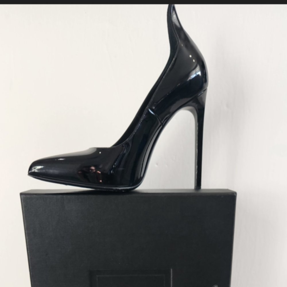 Yves Saint Laurent  ~ High Fashion Leather Pump - Size 38 1/2